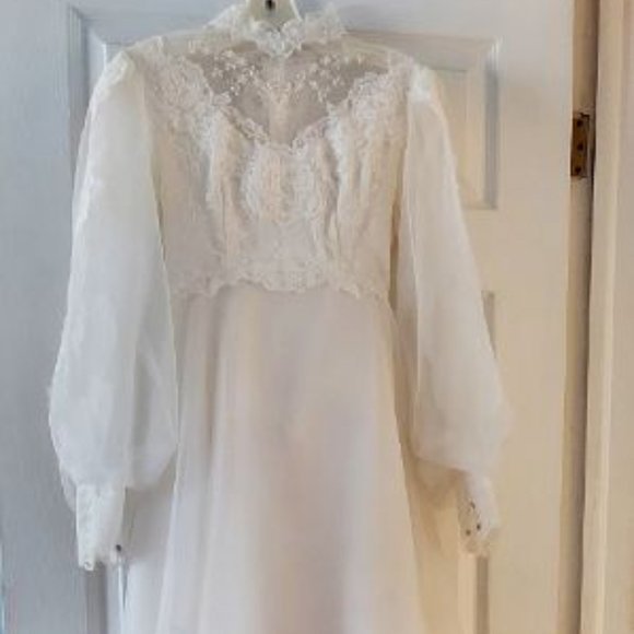 Dresses & Skirts - Vintage Wedding Dress Size 4